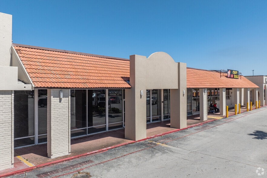 2211-2225 Southmore Ave, Pasadena, TX for lease - Building Photo - Image 3 of 25