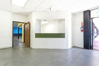 8990 Sierra Ave, Fontana, CA à louer Photo intérieure- Image 2 de 12