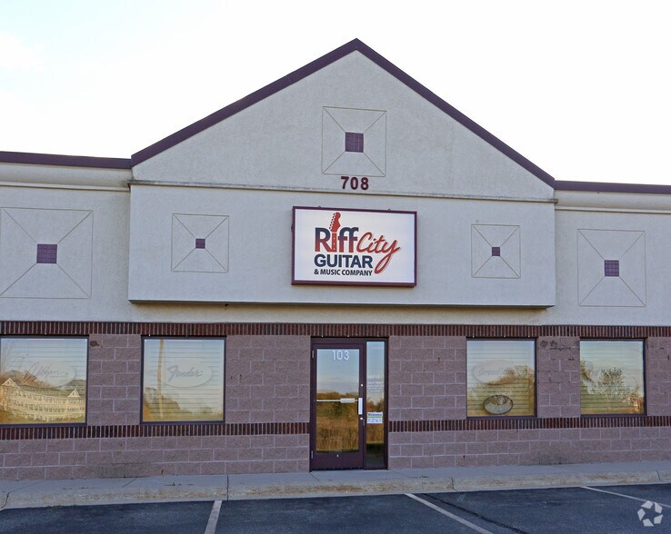 708 E Elm St E, Saint Joseph, MN à louer - Photo du bâtiment - Image 2 de 4