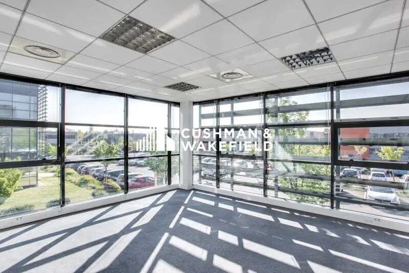 Office in Saint-Priest for lease Interior Photo- Image 1 of 4