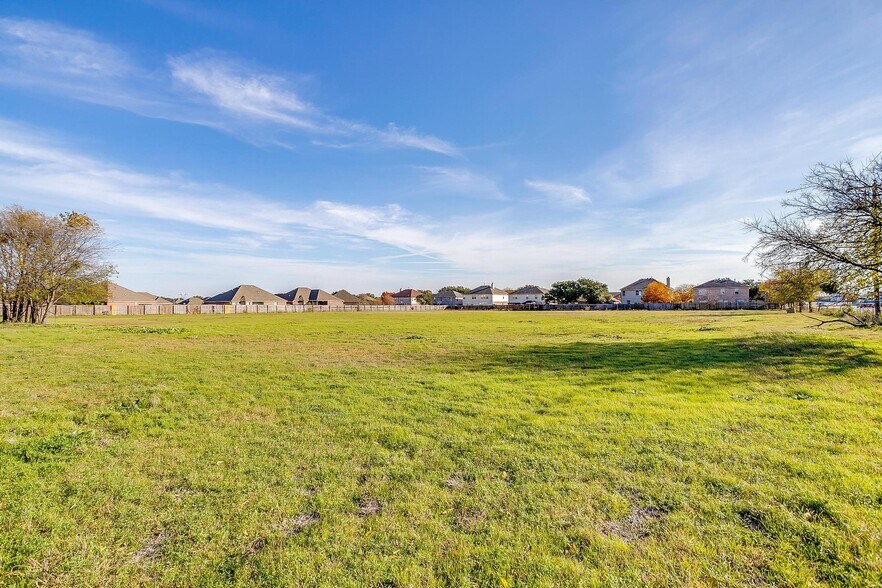 1101 E Main St, Crowley, TX à vendre - Photo du bâtiment - Image 2 de 36