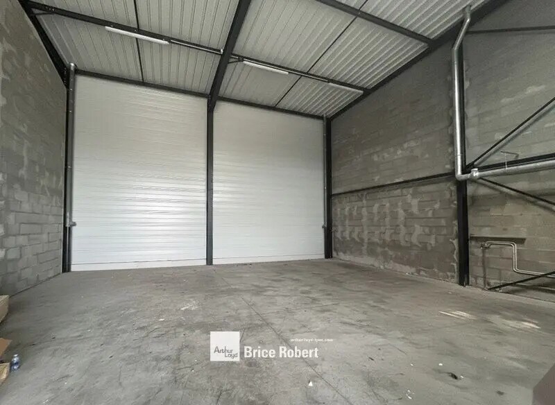 Office in Genas for lease - Interior Photo - Image 2 of 4