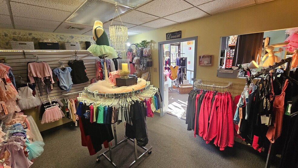 850 N West End Blvd, Quakertown, PA à louer - Photo du bâtiment - Image 2 de 12