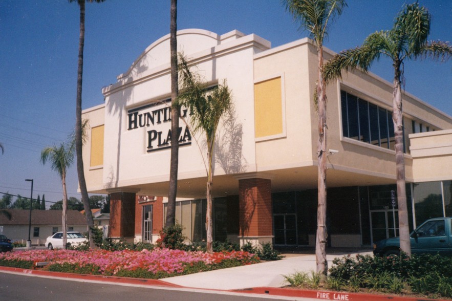 17122 Beach Blvd, Huntington Beach, CA for lease - Building Photo - Image 1 of 11