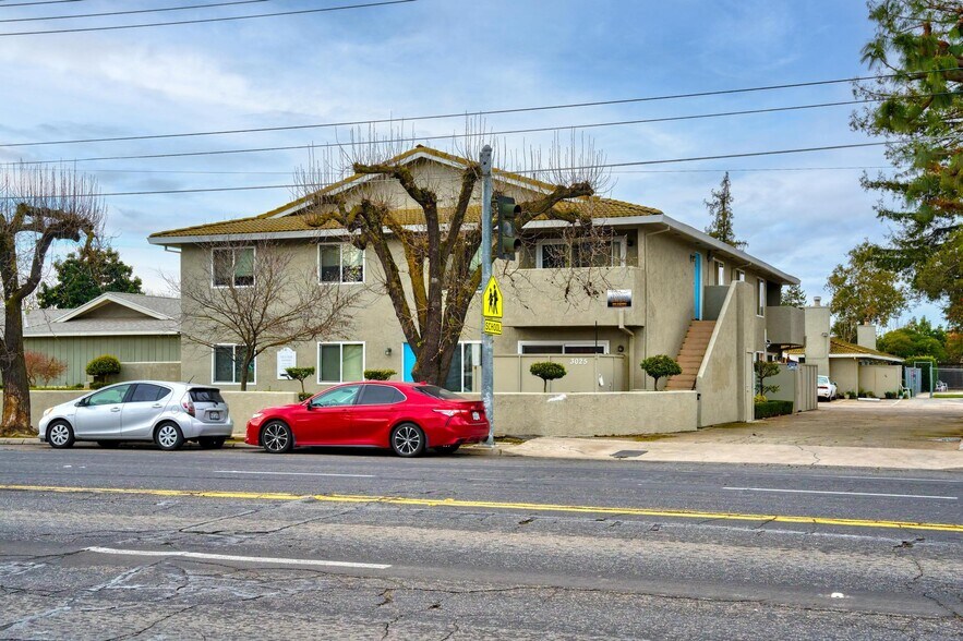 3025 Tully Rd, Modesto, CA à vendre - Photo principale - Image 1 de 21