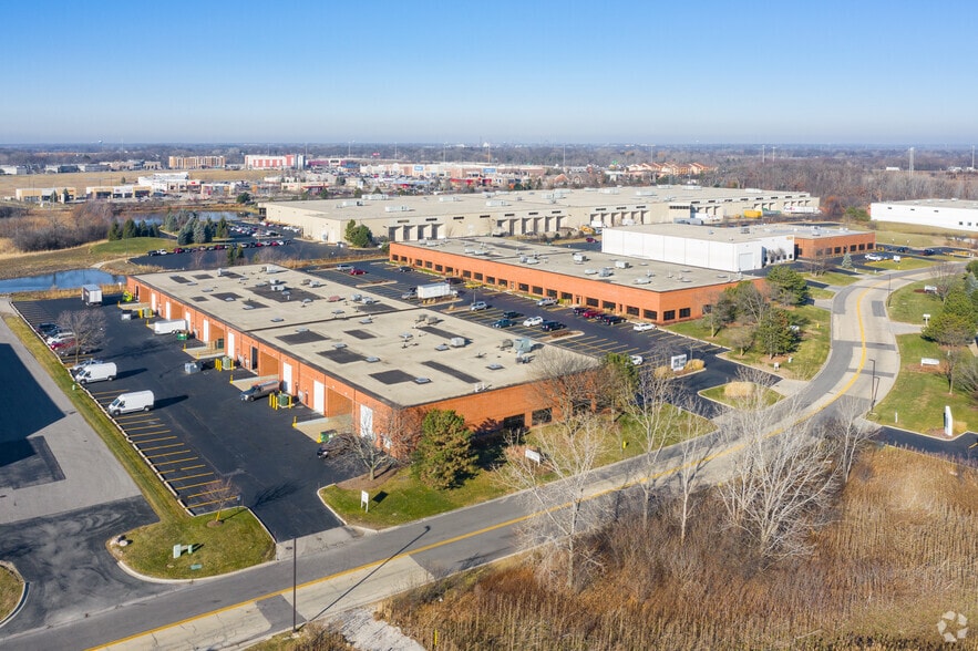940-972 Northpoint Blvd, Waukegan, IL for lease - Aerial - Image 3 of 14