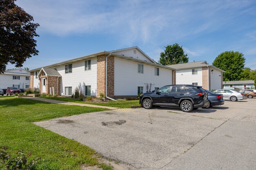 115 Sugar Creek Ln, North Liberty, IA à vendre - Photo du bâtiment - Image 3 de 6