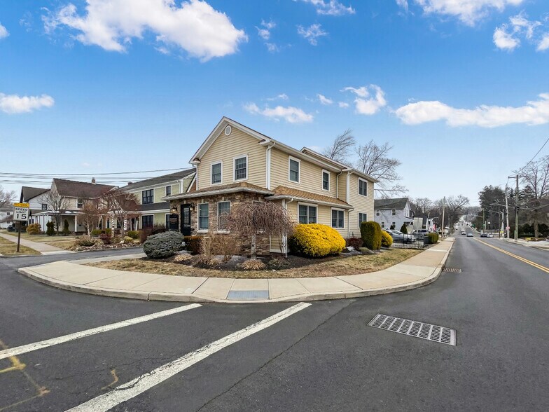 146 Maple Ave, New City, NY à vendre - Photo du bâtiment - Image 1 de 23
