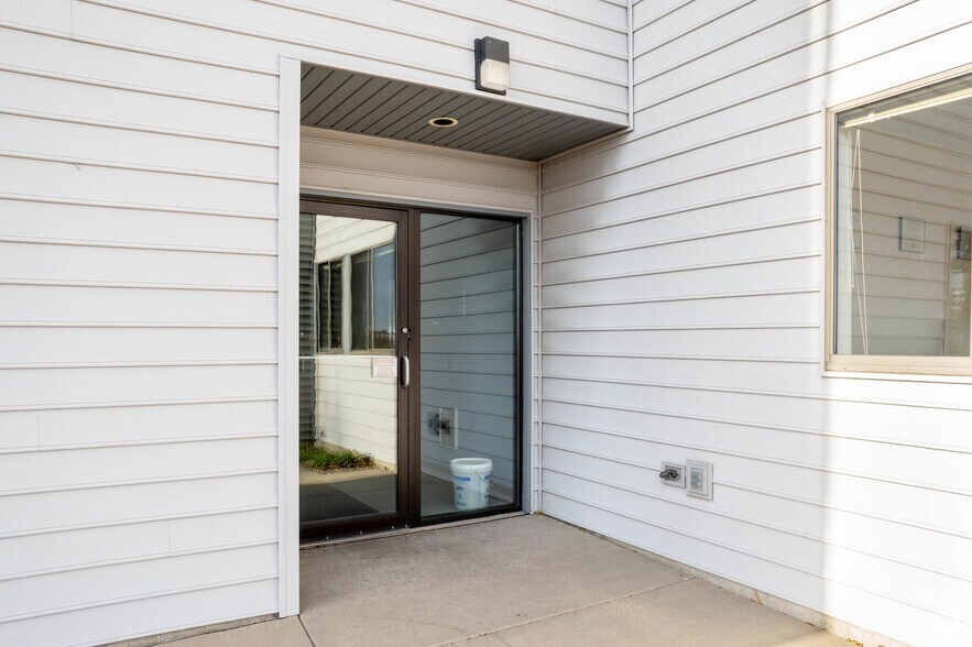 4785 Hayes Rd, Madison, WI à vendre - Photo du bâtiment - Image 3 de 8