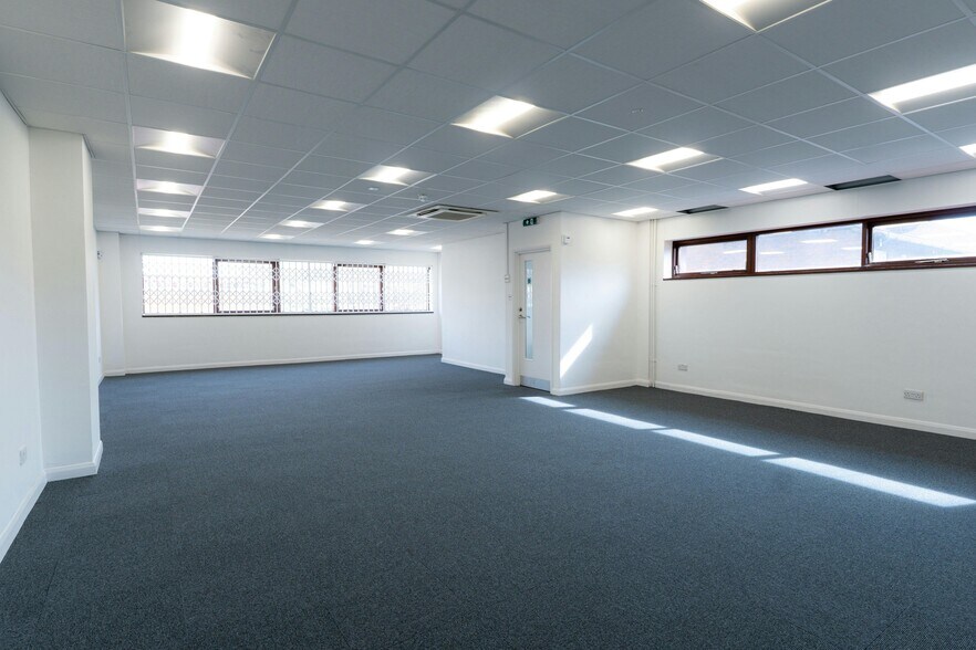 77-81 Sumner Rd, Croydon à louer - Photo du bâtiment - Image 3 de 9