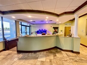 473 S Indiana Ave, Englewood, FL for lease Interior Photo- Image 2 of 8