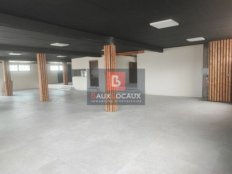 Office in Lambesc for lease - Interior Photo - Image 1 of 8