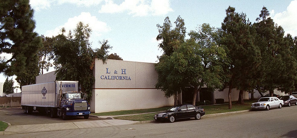 13825 Bentley Pl, Cerritos, CA for lease - Building Photo - Image 3 of 6