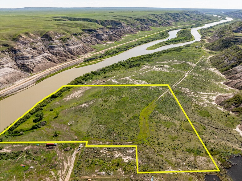 4;18;27;21;N Lot 6 & 10, Drumheller, AB à vendre - Photo du bâtiment - Image 3 de 45