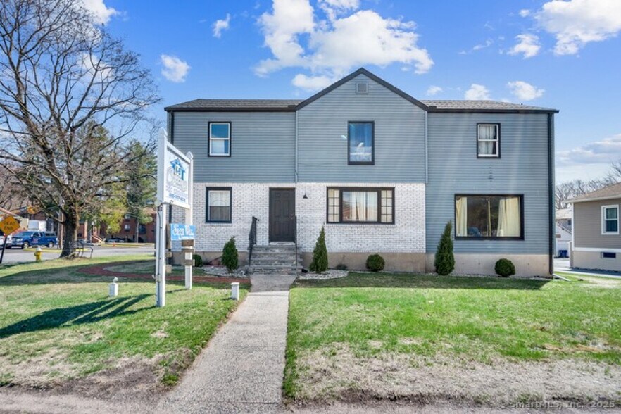 452 East St, Plainville, CT à vendre - Photo du bâtiment - Image 1 de 9