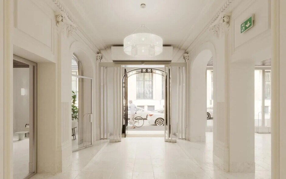 1 Rue Jules Lefebvre, Paris for lease - Lobby - Image 3 of 17