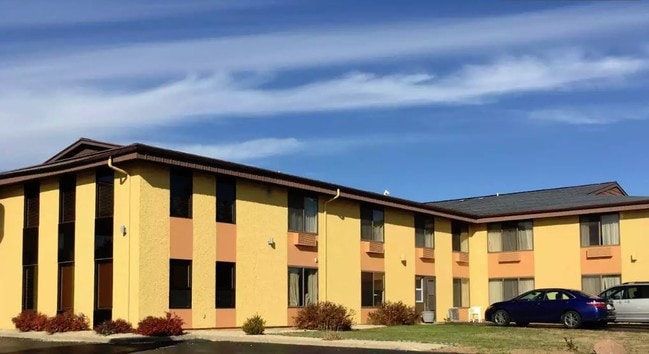 More details for 833 N Frontage Rd, Wisconsin Dells, WI - Hospitality for Sale