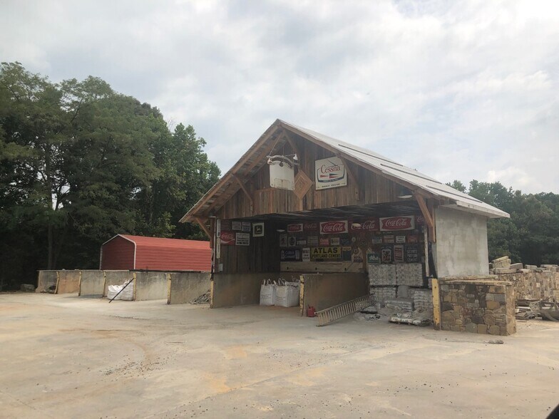 715 Oak Ridge Farm Hwy, Mooresville, NC à vendre - Photo du bâtiment - Image 3 de 4