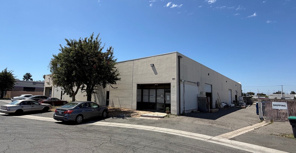 3411-3413 W Fordham Ave, Santa Ana, CA for lease - Primary Photo - Image 1 of 1