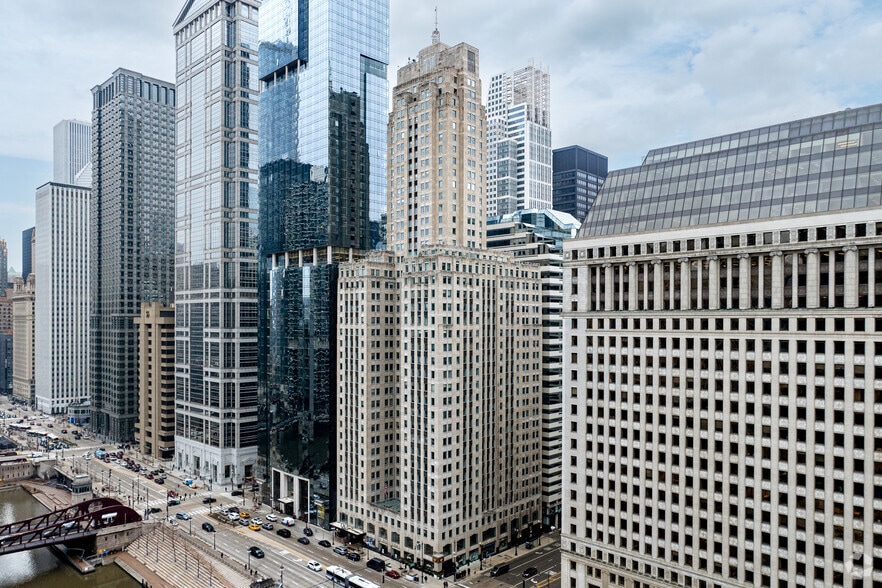 121 W Wacker Dr, Chicago, IL for lease - Primary Photo - Image 1 of 38