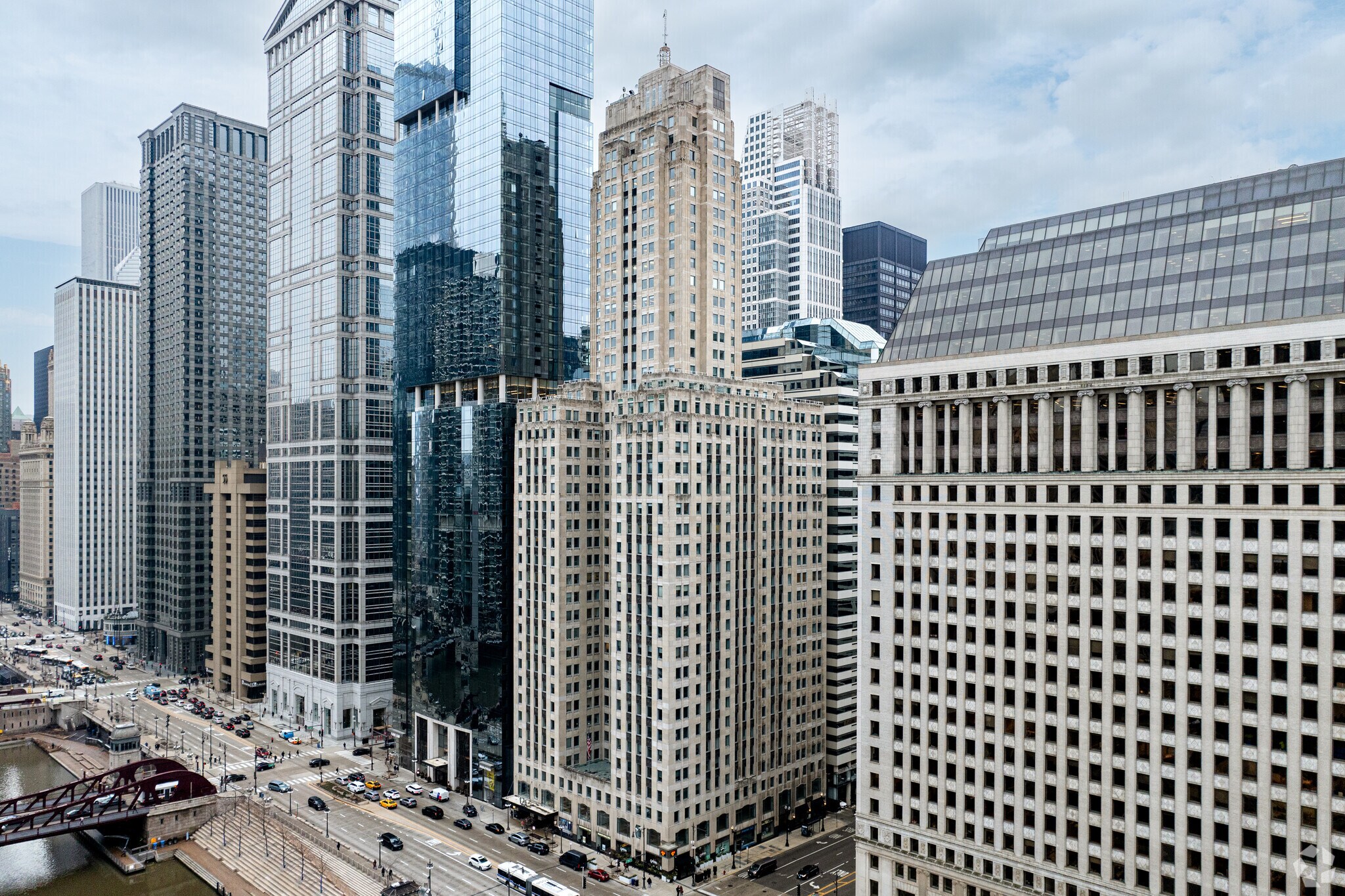 121 W Wacker Dr, Chicago, IL for lease Primary Photo- Image 1 of 39