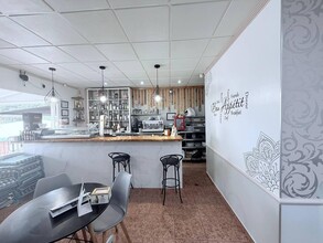 Retail in Torrevieja, Alicante for lease Interior Photo- Image 2 of 19