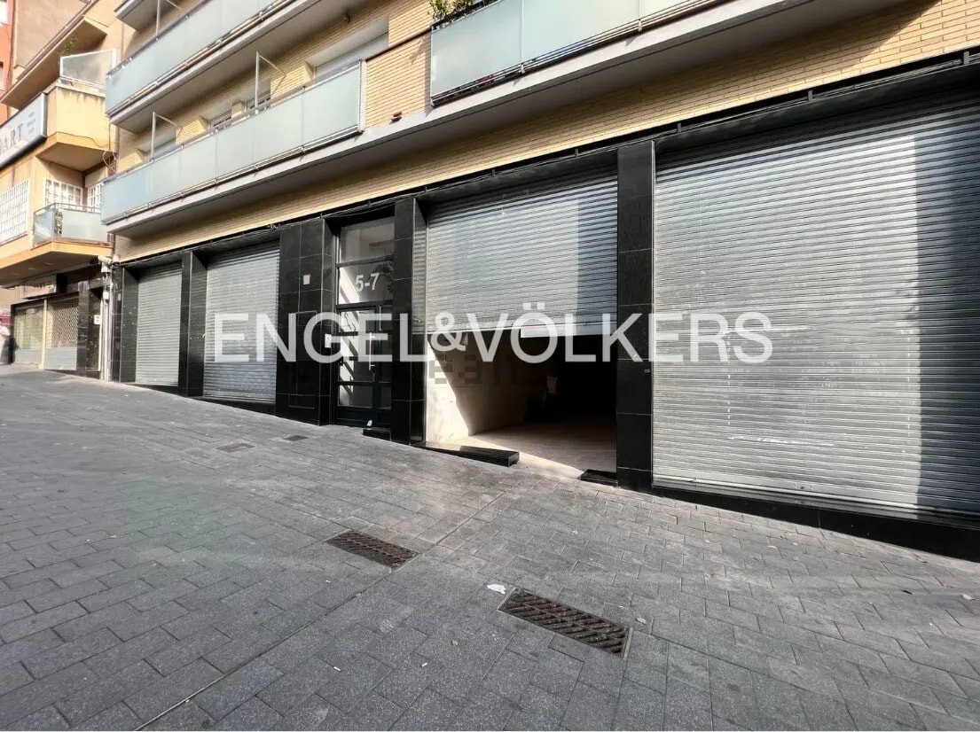 Retail in Santa Coloma de Gramenet, Barcelona for lease Interior Photo- Image 1 of 5