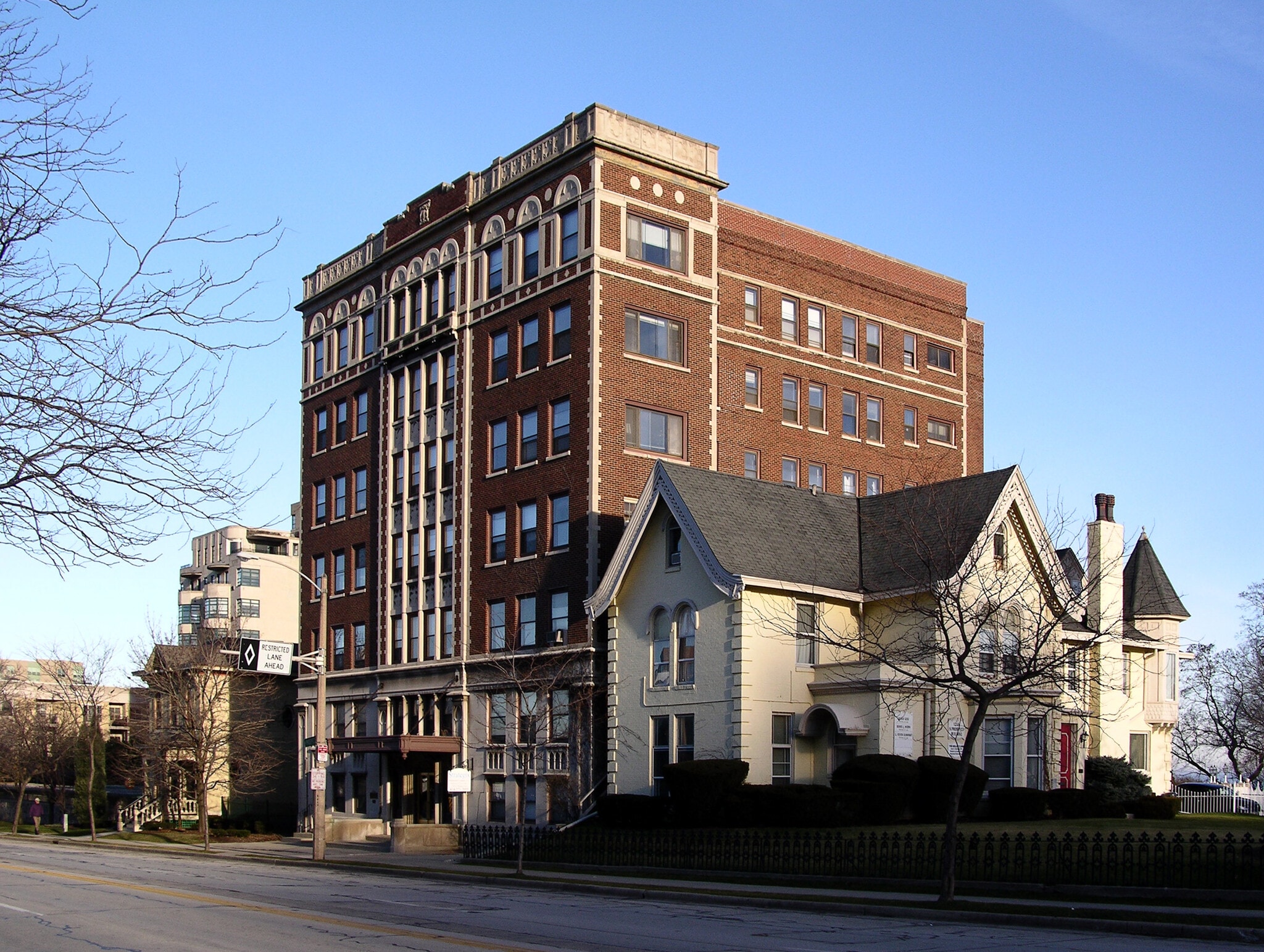 1224 N Prospect Ave, Milwaukee, WI for lease Primary Photo- Image 1 of 3
