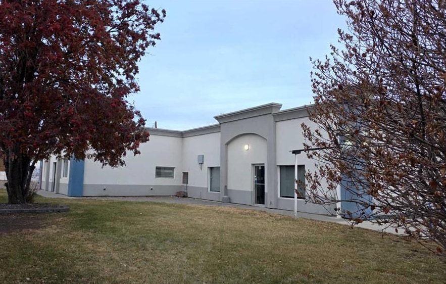 Capstone District Portfolio portfolio of 3 properties for sale on LoopNet.ca - Building Photo - Image 2 of 9