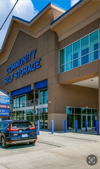 5611 S Rice Ave, Houston, TX for lease - Primary Photo - Image 1 of 4