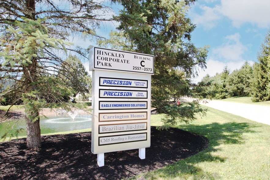 2557-2571 Center Rd, Hinckley, OH for lease - Building Photo - Image 3 of 10