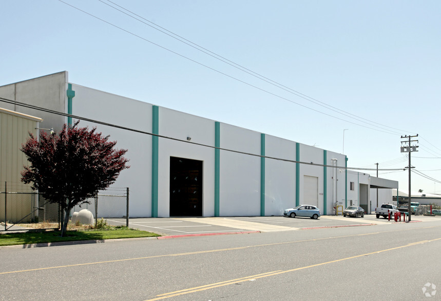 330 S Riverside Dr, Modesto, CA for lease - Building Photo - Image 2 of 7