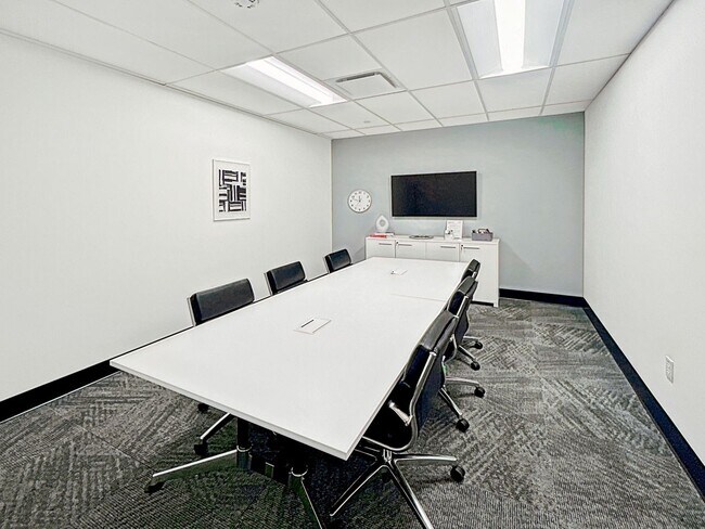 Plus de détails pour 13509 Lyndon B Johnson Fwy, Garland, TX - Coworking à louer