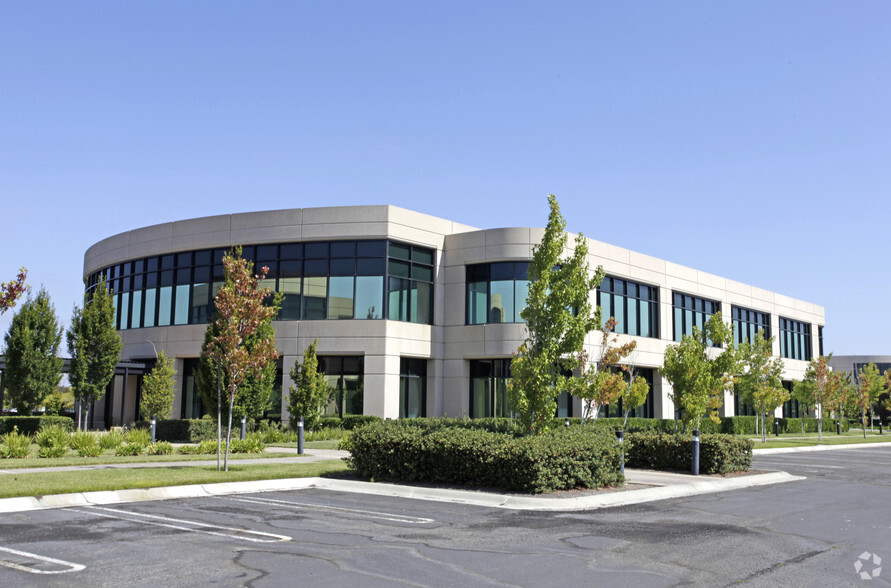 6800 Dumbarton Cir, Fremont, CA for lease - Primary Photo - Image 1 of 3