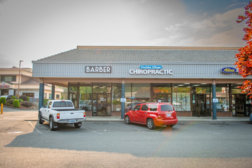 19475 7th Ave NE, Poulsbo, WA à louer - Photo du bâtiment - Image 2 de 35