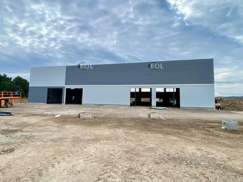 Flex in Marignane for sale - Building Photo - Image 1 of 5