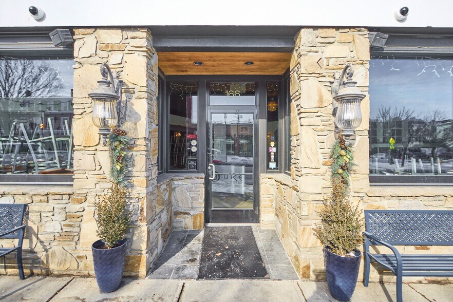 166 Shrewsbury St, Worcester, MA à vendre - Photo du bâtiment - Image 2 de 37