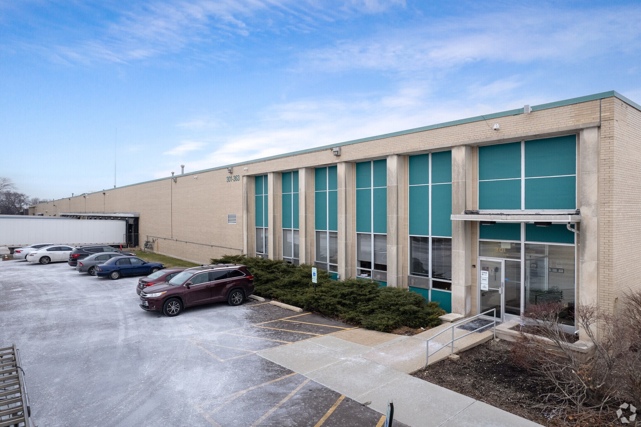 301-363 N Third Ave, Des Plaines, IL à louer Photo du bâtiment- Image 1 de 8