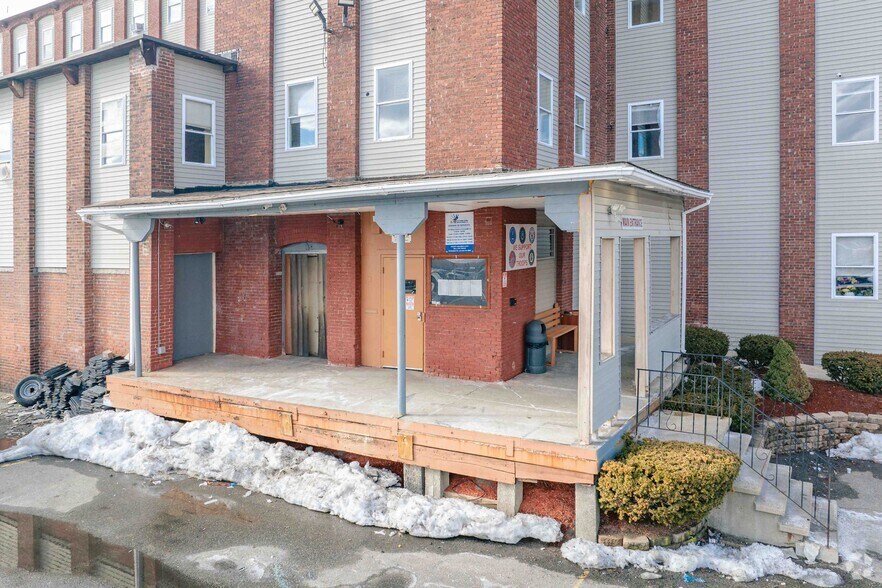 49 Blanchard St, Lawrence, MA à louer - Photo du bâtiment - Image 2 de 5