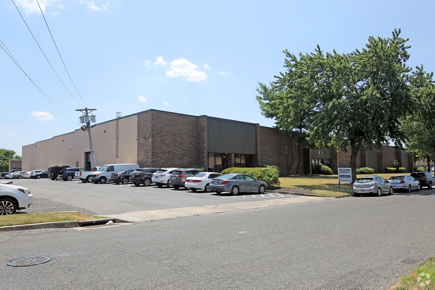 9250 Commerce Hwy, Pennsauken, NJ for lease - Primary Photo - Image 1 of 5