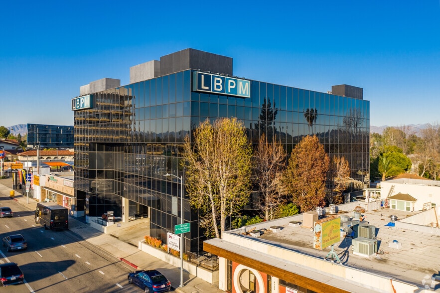 4730 Woodman Ave, Sherman Oaks, CA for lease - Building Photo - Image 1 of 5