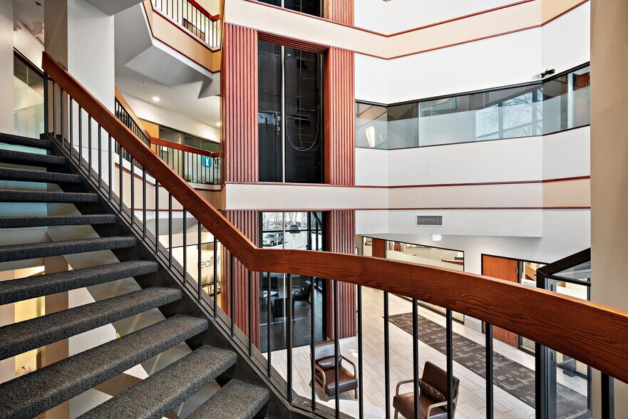 7100 Northland Cir N, Brooklyn Park, MN à louer - Photo du bâtiment - Image 3 de 23