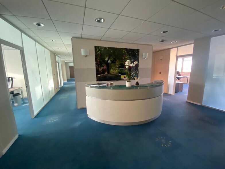 165 Avenue Du Prado, Marseille for lease - Interior Photo - Image 2 of 10