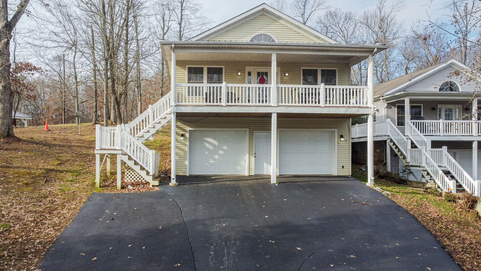 444 E Commerce Ave, Grand Rivers, KY à vendre - Photo principale - Image 1 de 1