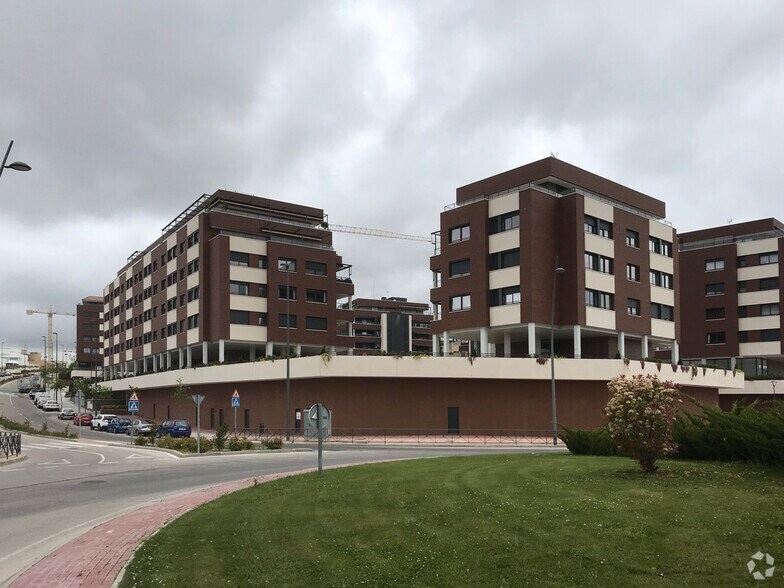 Commerce de détail dans Tres Cantos, Madrid à louer - Photo du bâtiment - Image 2 de 2