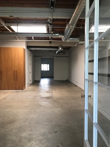 8714 Santa Monica Blvd, West Hollywood, CA for lease - Interior Photo - Image 2 of 9