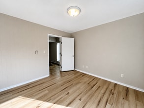1817 W Stadium Blvd, Ann Arbor, MI for lease Interior Photo- Image 2 of 6
