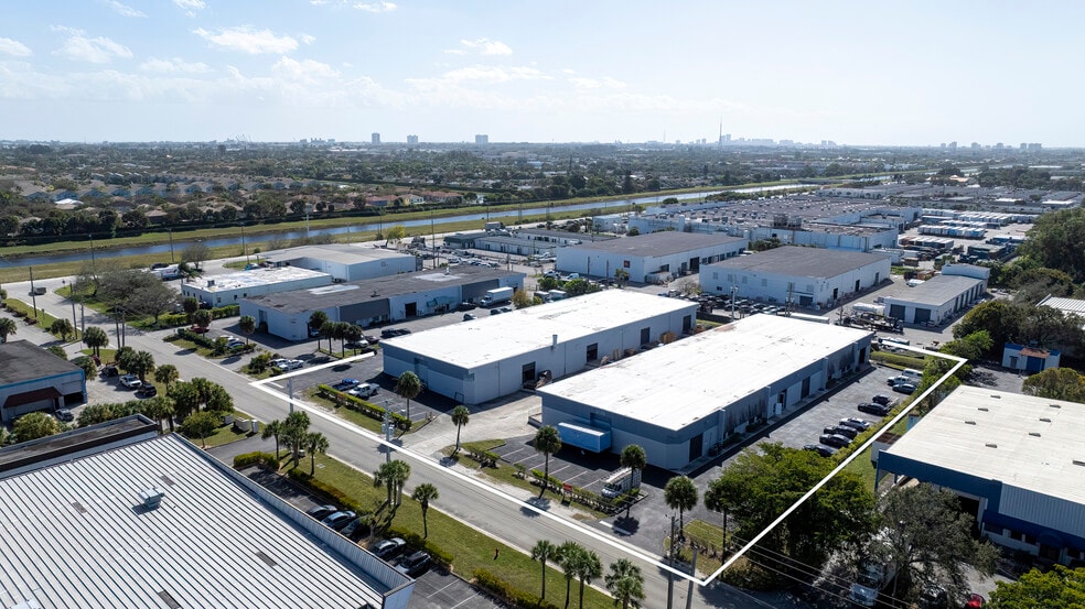 3748 Prospect Ave, Riviera Beach, FL for lease - Building Photo - Image 2 of 10