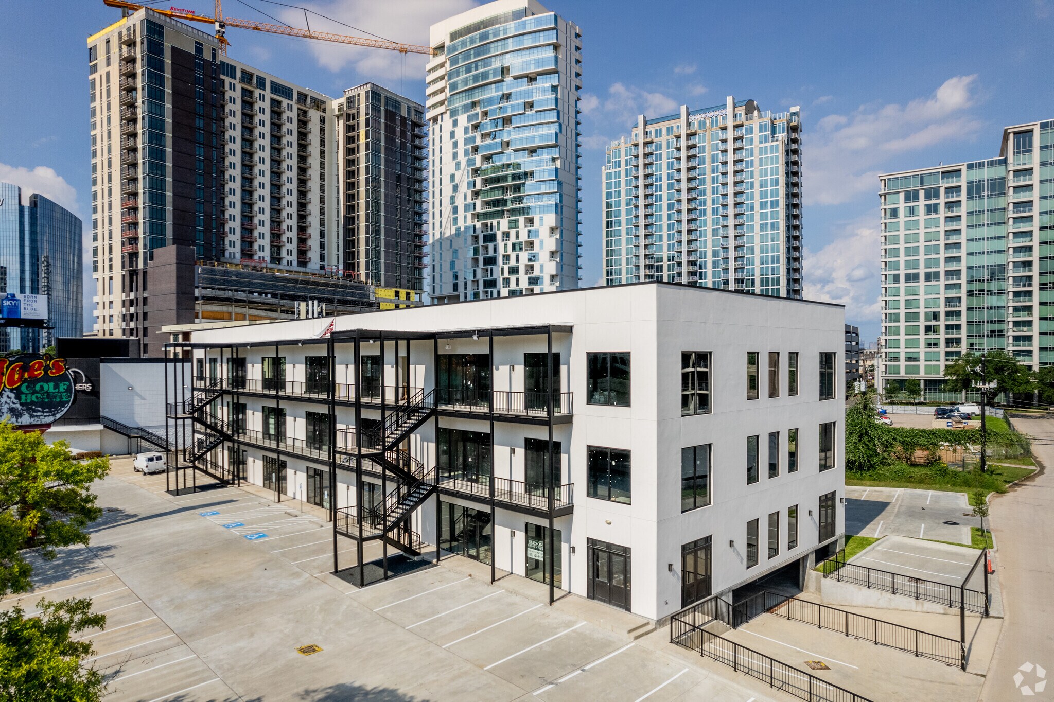 2111 W Loop S, Houston, TX à louer Photo du bâtiment- Image 1 de 5