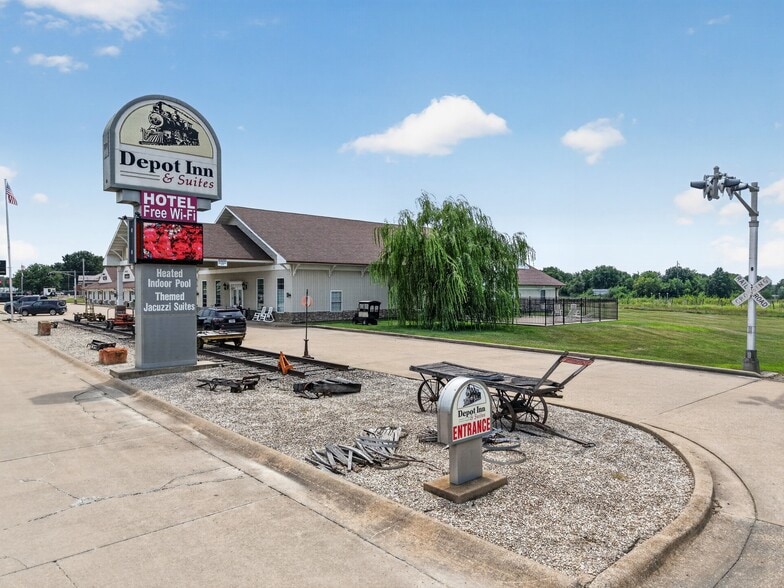1245 N Brown St, La Plata, MO for sale - Building Photo - Image 2 of 42